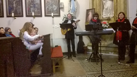 ZPÍVÁNÍ  U  JESLIČEK  V  JAKUBOVĚ  28. 12. 2019